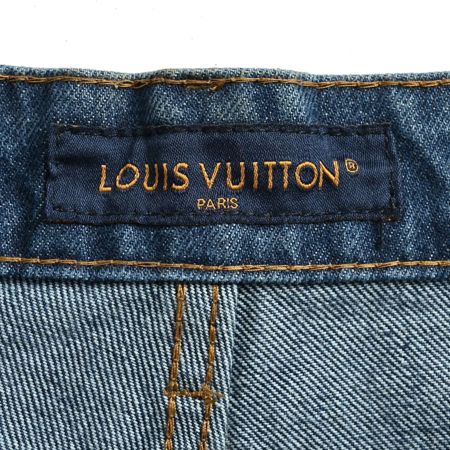 Louis Vuitton/Louis Vuitton denim shorts with embroidered logo on the back pocket